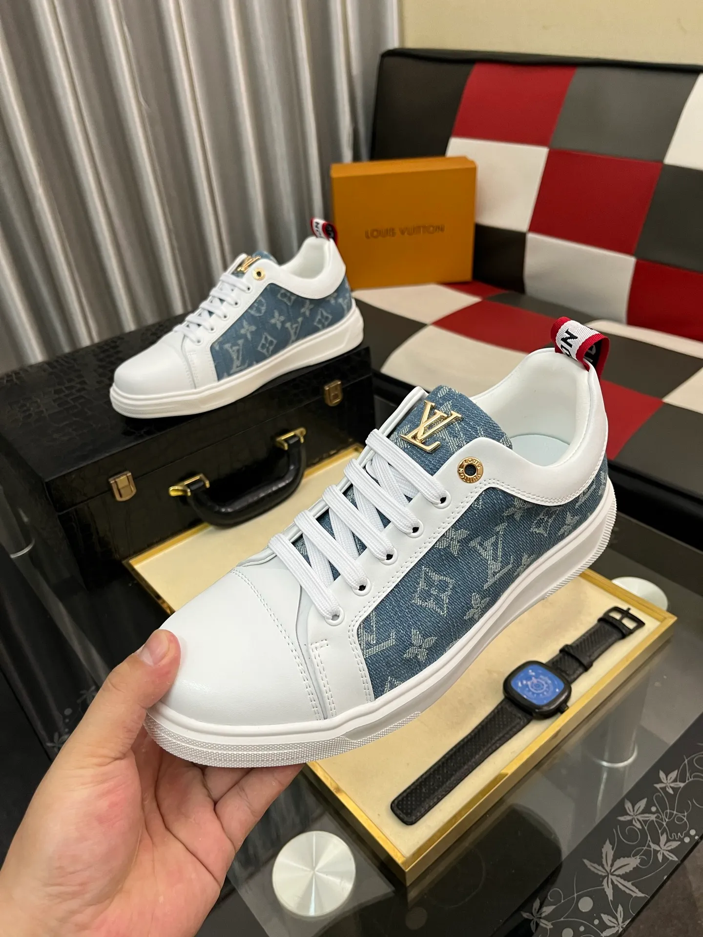 Men's shoes 💰400⌚️⌚️《Louis vuitton/LV Louis Vuitton》original quality.~ Unique modern style sneakers. 🏃A must-have casual shoe for trendy men😍😍 Original brand imported from Italy, imported original leather, cowhide lining (refuses to discolor and grind feet) sole: original sole provided by the original factory, French lazy style design ⚠️Fit to the feet, original quality, super comfortable original sole. Code number: 38-443️⃣Colors available